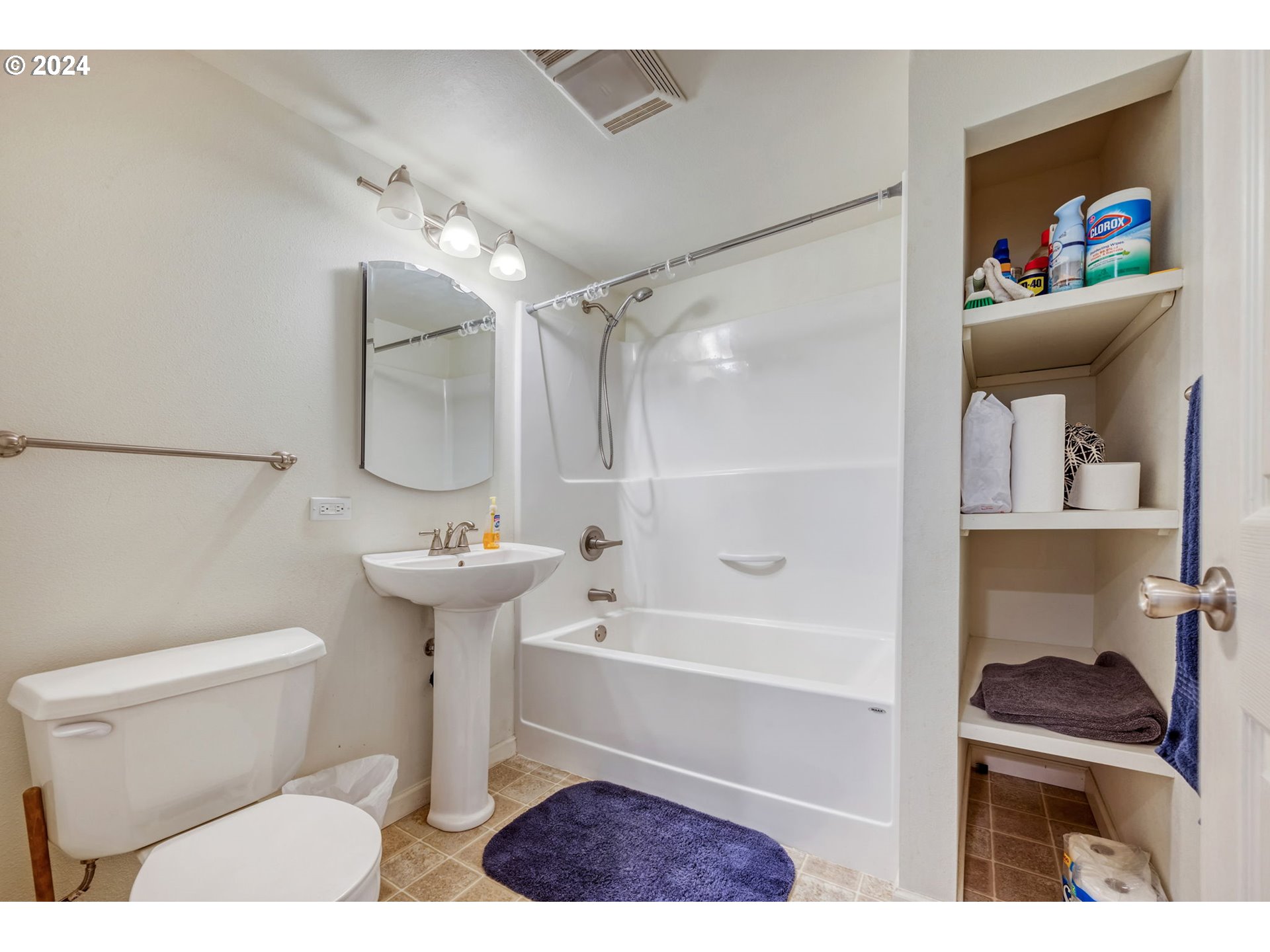 2700 C Street Springfield, OR 97477 - Photo 21 of 30 a bathroom with a toilet a sink and a bathtub