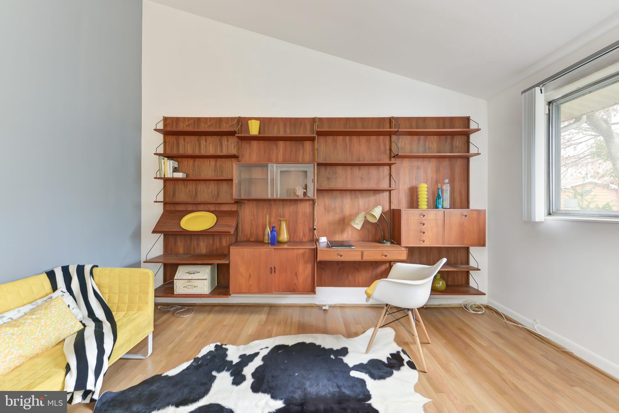 1004 South Belgrade Road Silver Spring, MD 20902 - Photo 10 of 34 Beautiful built-ins convey