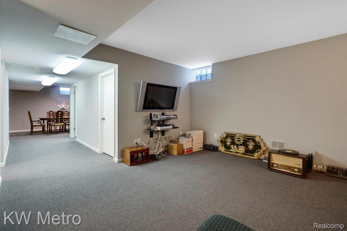 36915 Valley Ridge Drive Farmington, MI 48331 - Photo 32 of 39 dsc08547-dsc08549.jpg