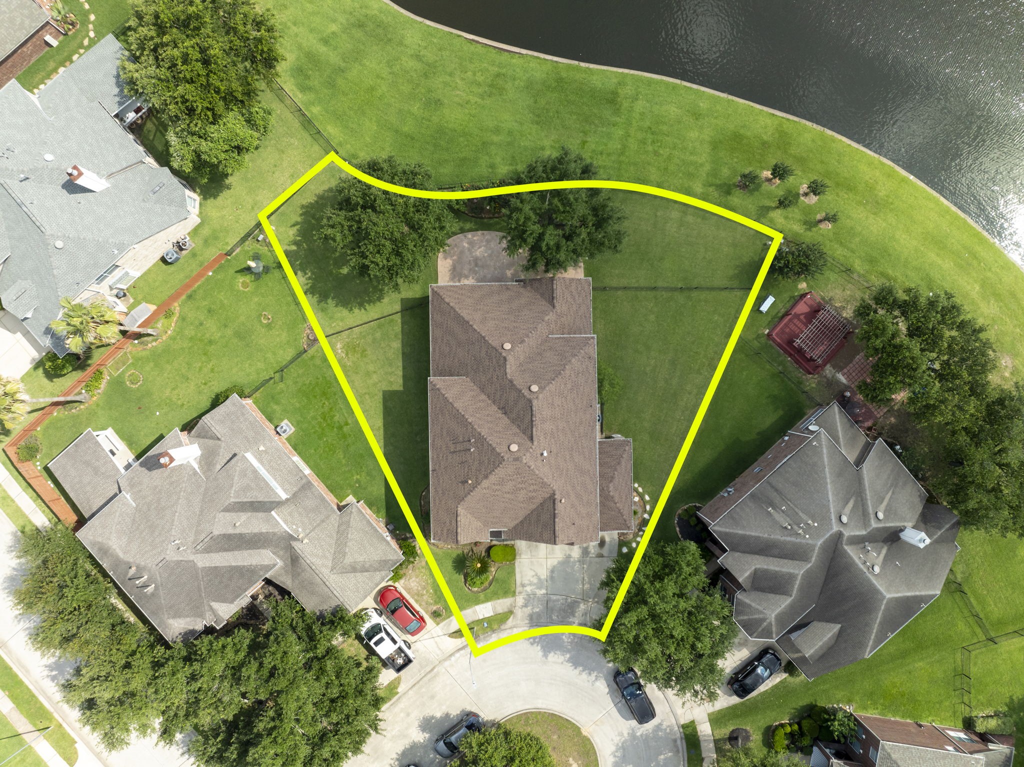 2907 Stemwood Drive Spring, TX 77388 - Photo 32 of 33 Aerial view showcasing the expansive waterfront cul-de-sac lot with an oversized backyard, mature trees, and direct lake frontage—offering exceptional outdoor space, privacy, and scenic water views.
