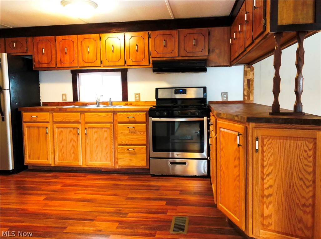 6226 Ferndale Road Ravenna, OH 44266 - Photo 5 of 21 6226 Ferndale Rd, Ravenna, OH 44266-8842 - kitchen equipped with stainless steel appliances