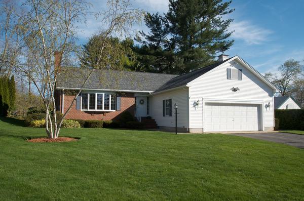 12 Ridgemere Way Amesbury, MA 01913 - Photo 1 of 22 Gallery Image 1