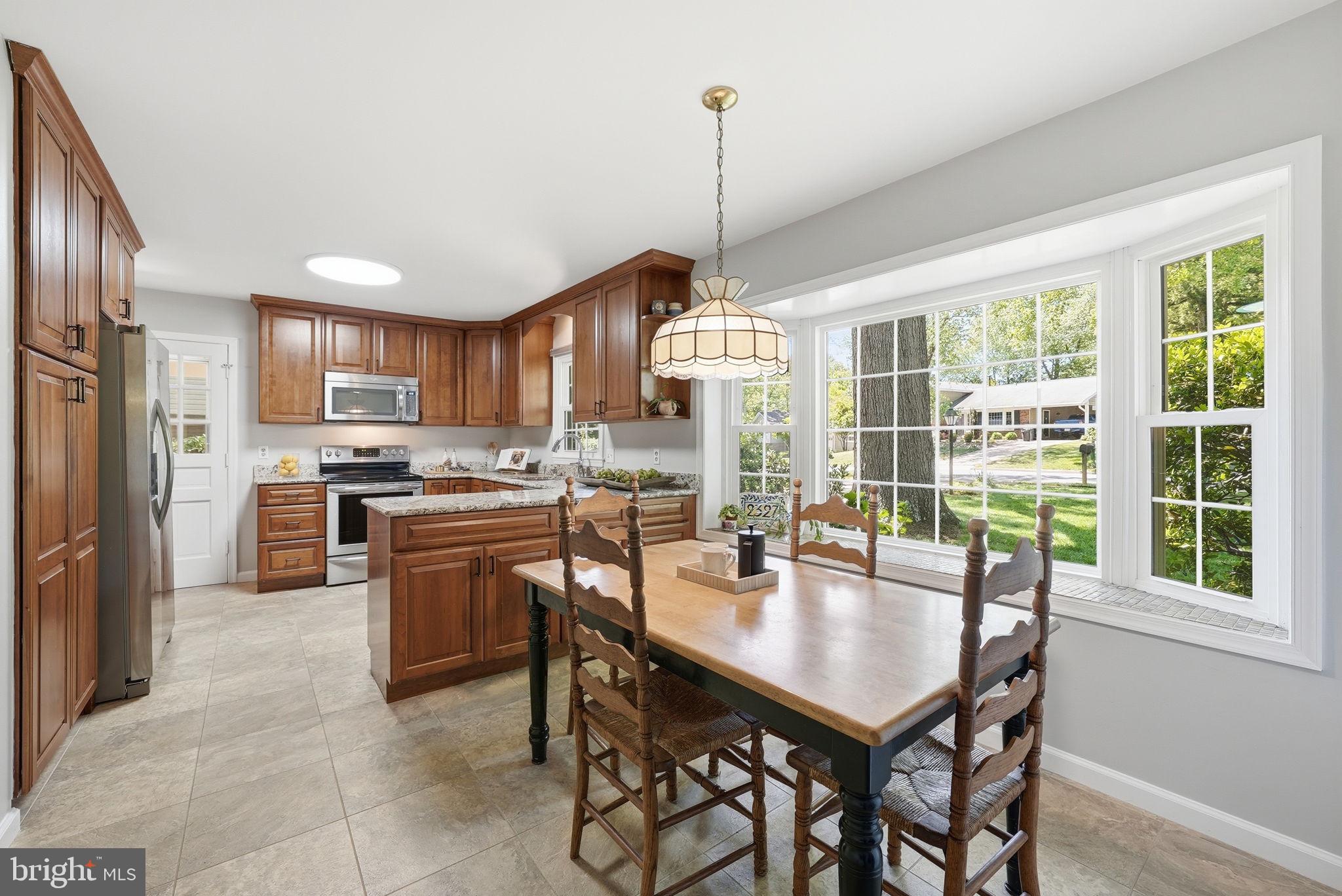 2327 Riviera Drive Vienna, VA 22181 - Photo 15 of 42 Bay window in Breakfast room