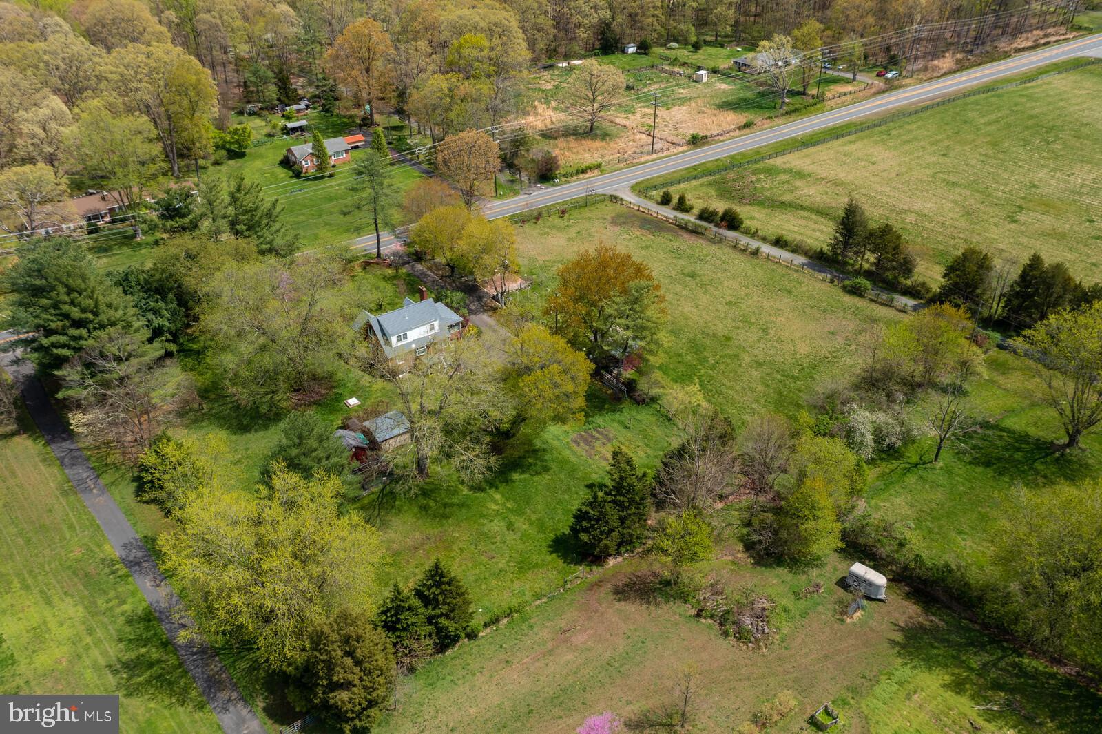 4905 Dumfries Road Catlett, VA 20119 - Photo 6 of 46 Gallery Image 6