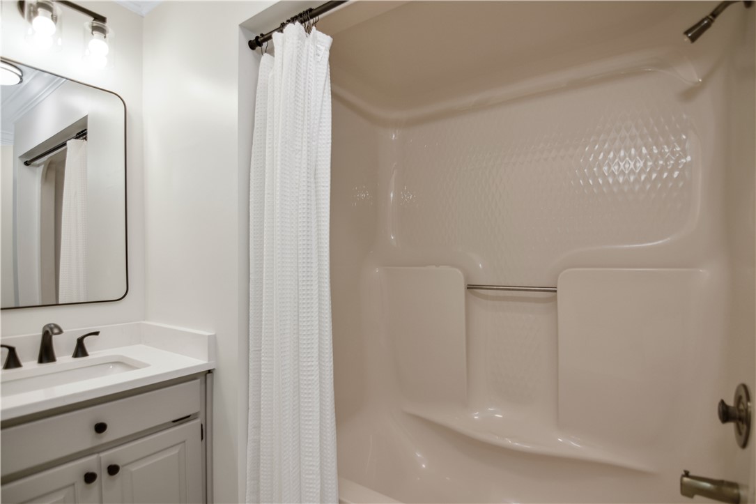 26 Beacon Ridge Circle Salem, SC 29676 - Photo 40 of 46 Full bathroom right outside the door of Bedroom 4