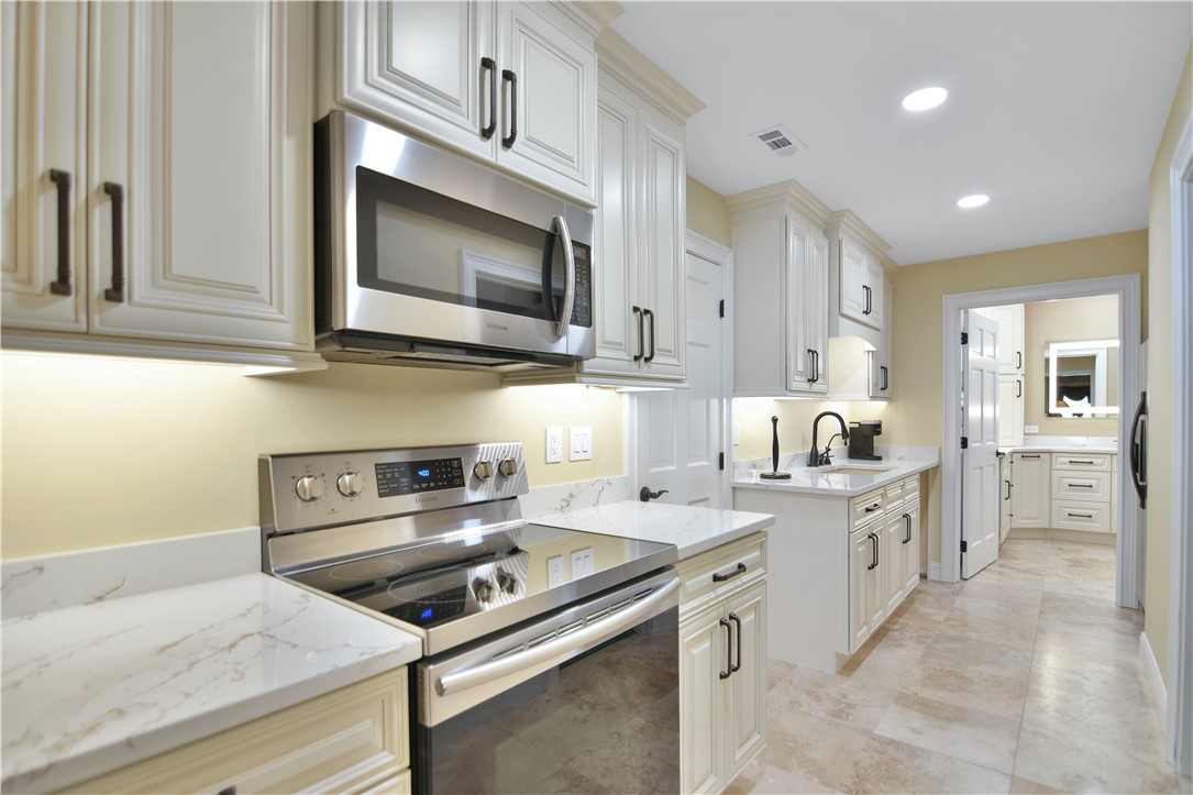 26 Beacon Ridge Circle Salem, SC 29676 - Photo 41 of 46 In 'law suite kitchen