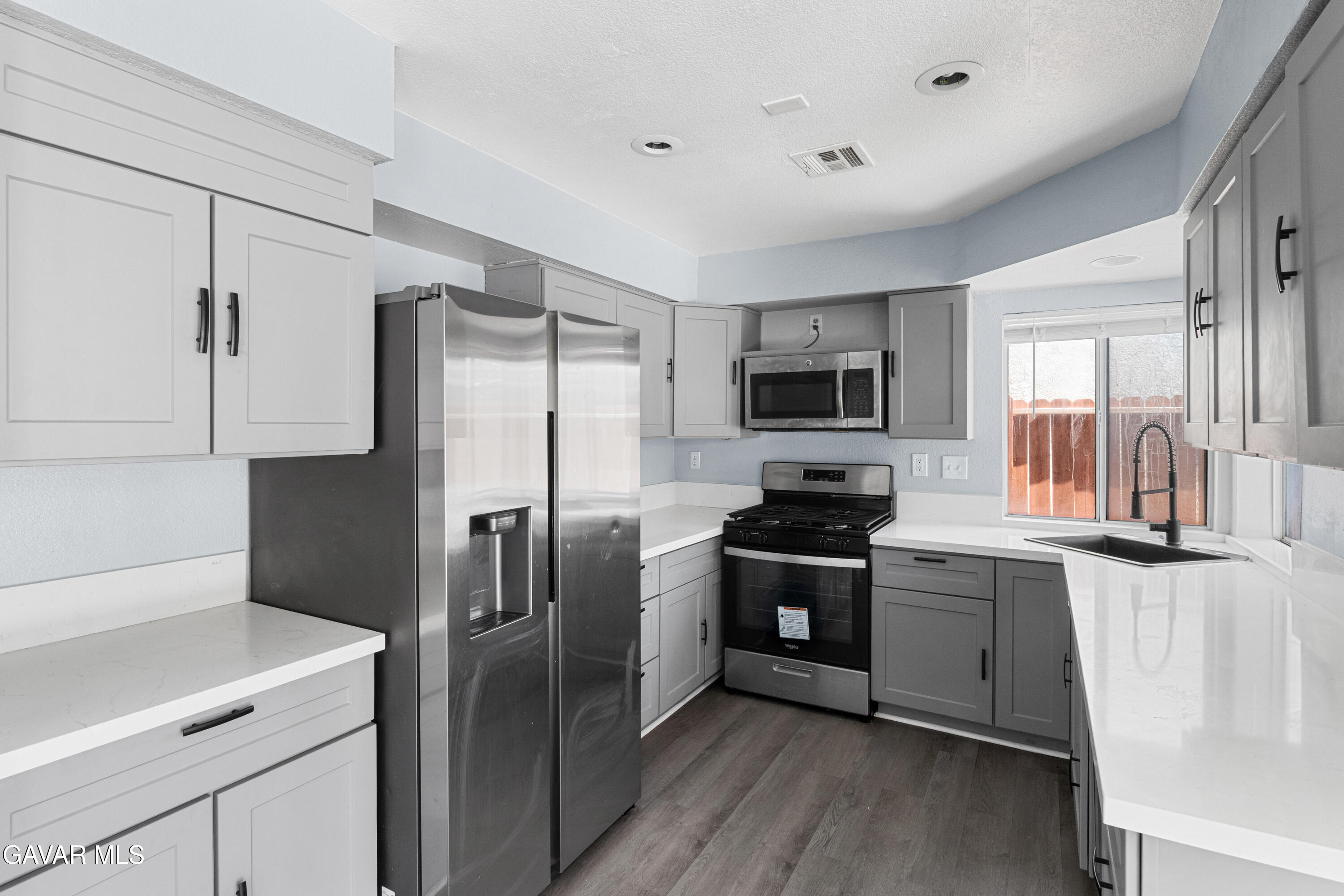 37666 Scomar Street Palmdale, CA 93550 - Photo 3 of 27 Kitchen-1