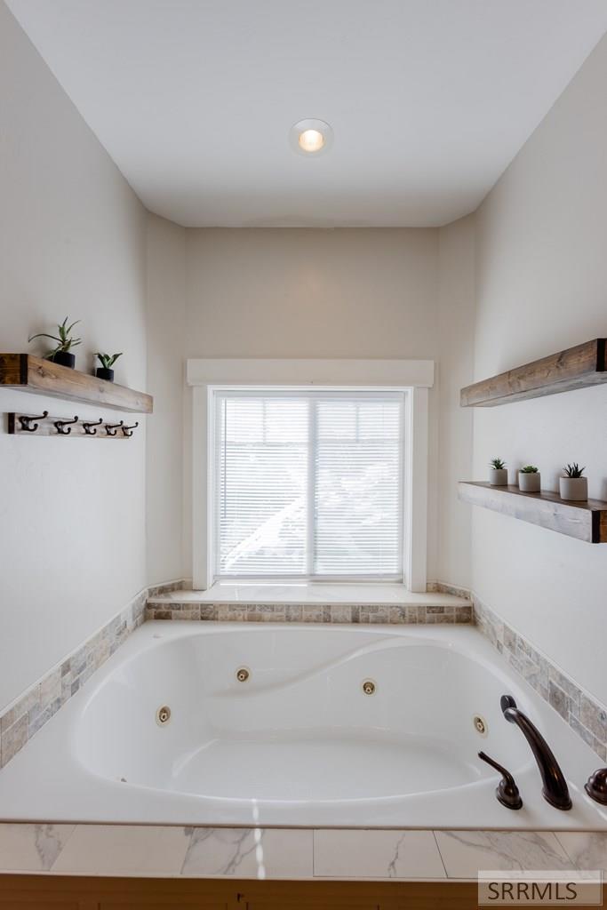 3979 Hangman's Loop Menan, ID 83434 - Photo 24 of 49 Master Bathroom