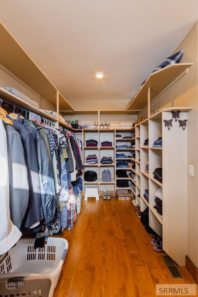 3979 Hangman's Loop Menan, ID 83434 - Photo 25 of 49 Master Closet