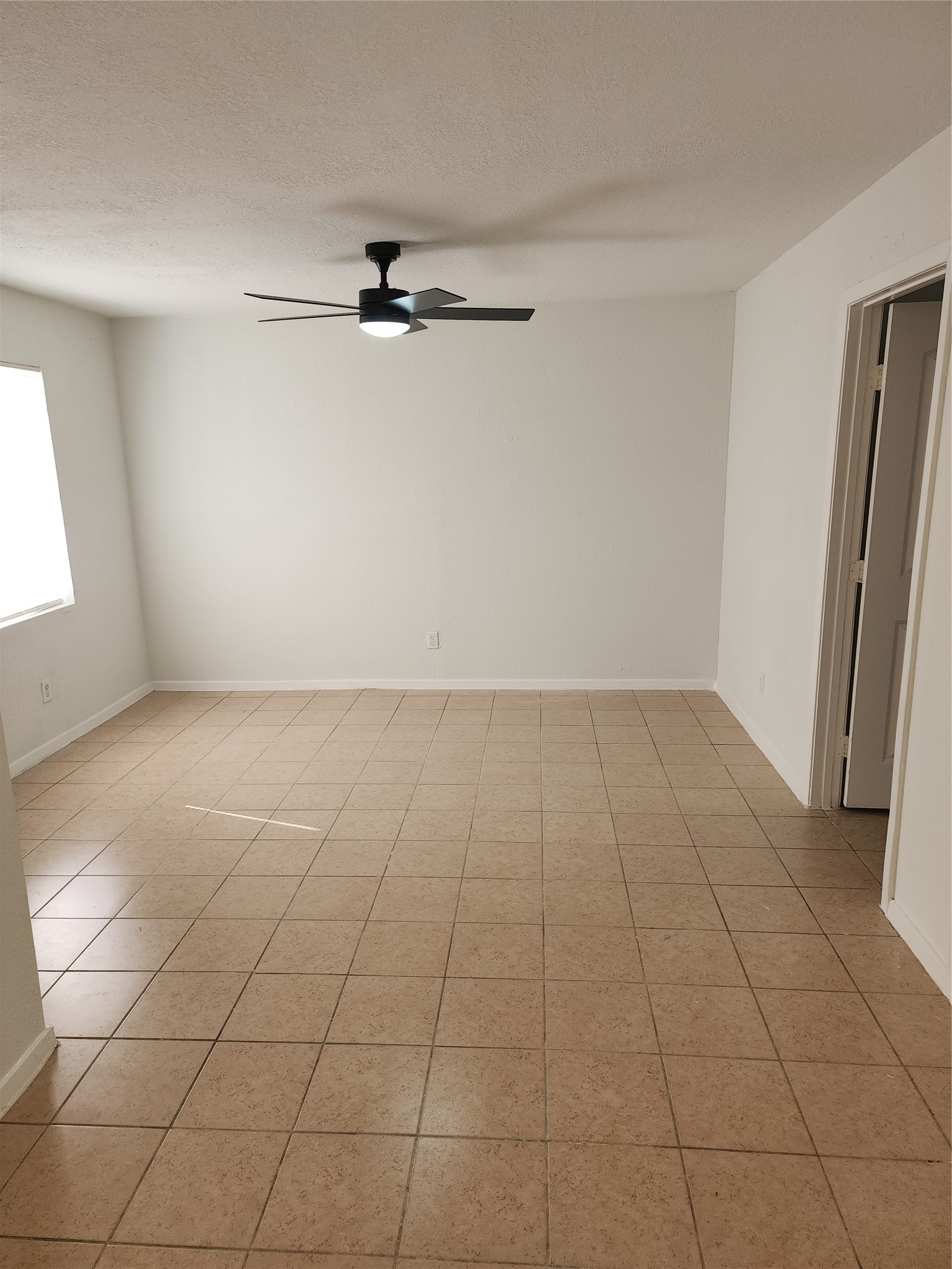 14033 Garber Lane, Unit 2 Houston, TX 77015 - Photo 10 of 15 Living area.