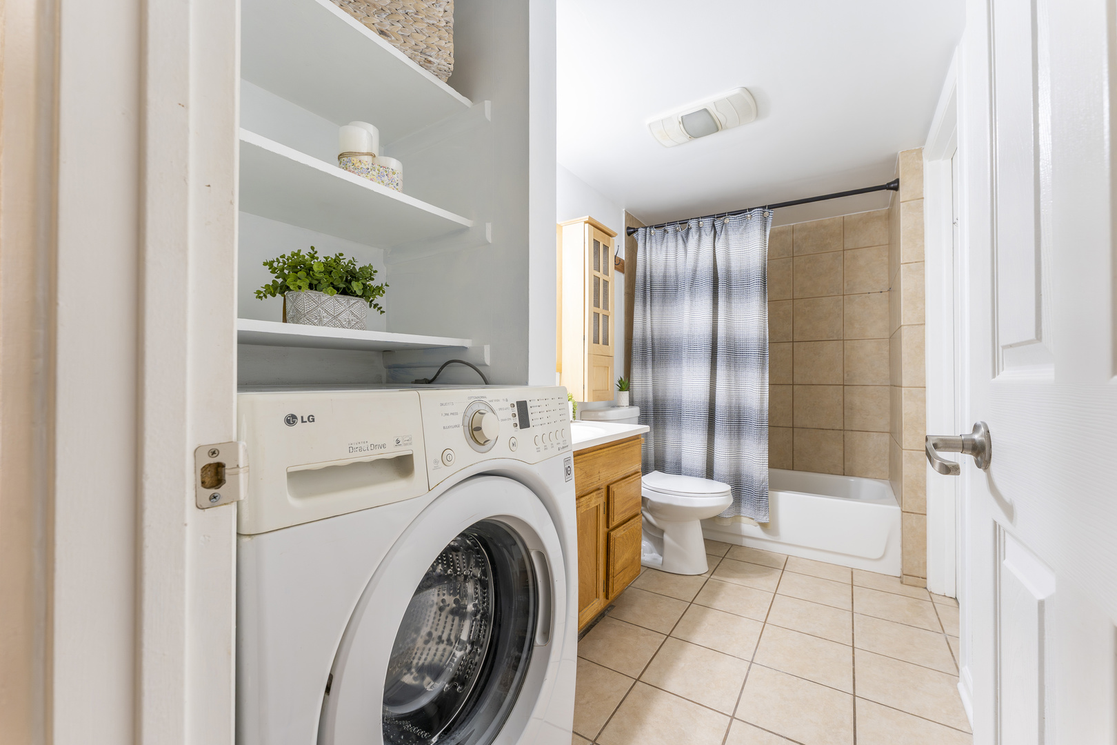 802 East Old Willow Road, Unit 114 Prospect Heights, IL 60070 - Photo 10 of 14 a bathroom with a sink a toilet and shower
