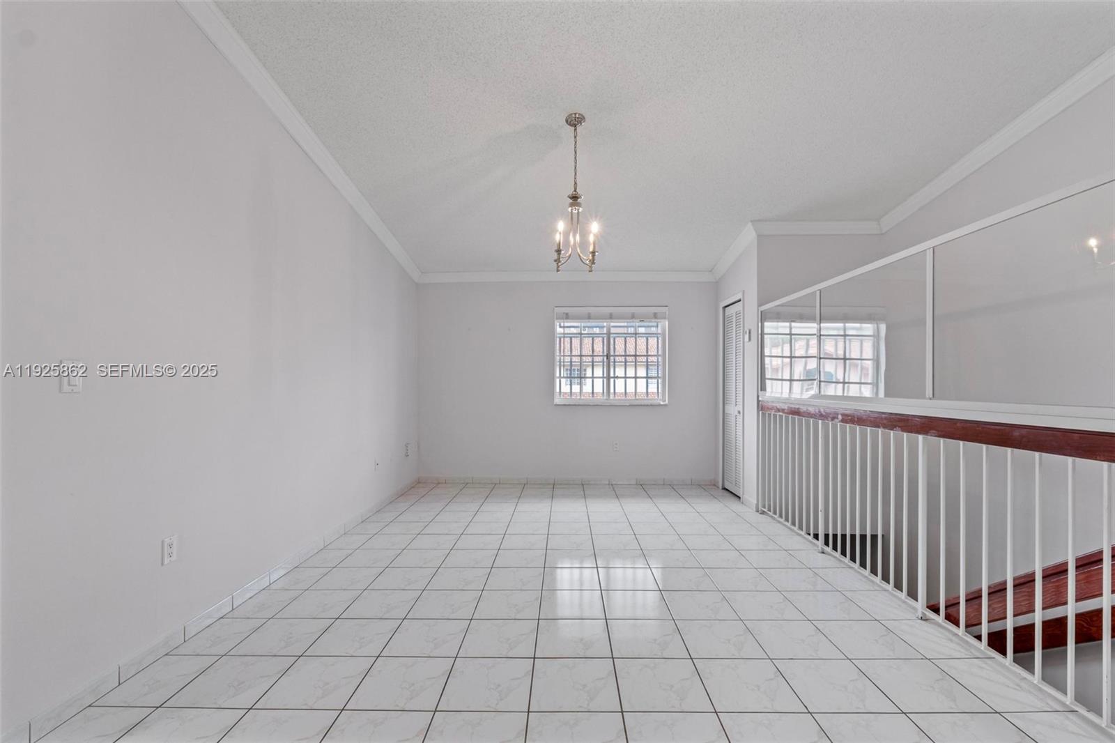 10101 West Okeechobee Road, Unit 13202 Hialeah Gardens, FL 33016 - Photo 20 of 30 a view of an empty room and window