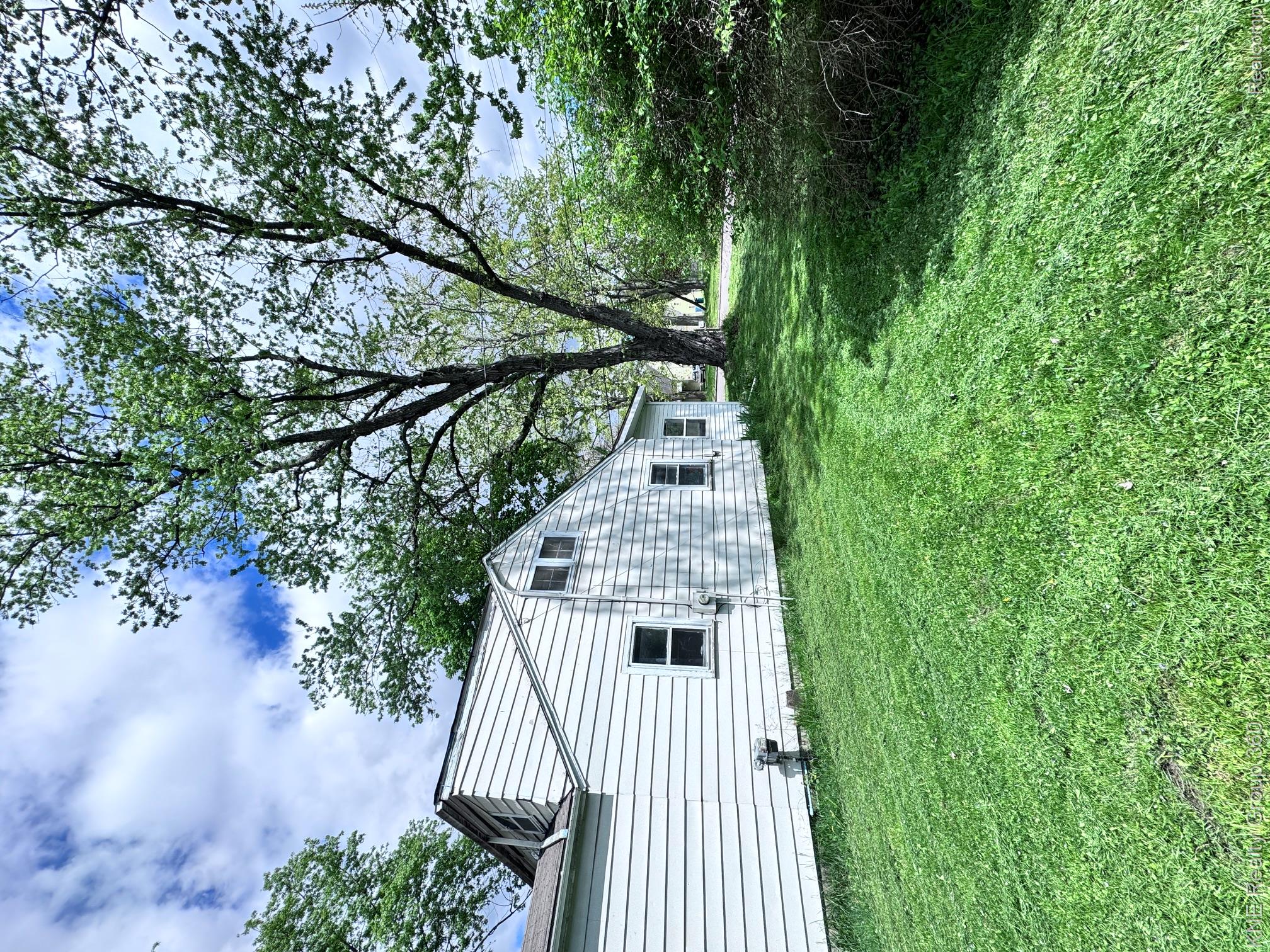 4928 Hughes Road Lansing, MI 48910 - Photo 29 of 35 IMG_8141.JPEG