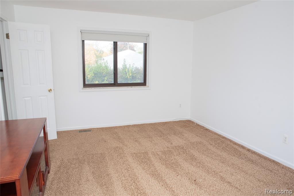 21664 Hall Road Woodhaven, MI 48183 - Photo 21 of 45