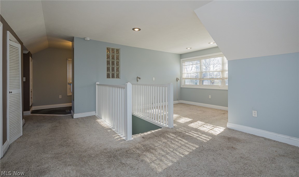 3894 Parkdale Road Cleveland, OH 44121 - Photo 5 of 35