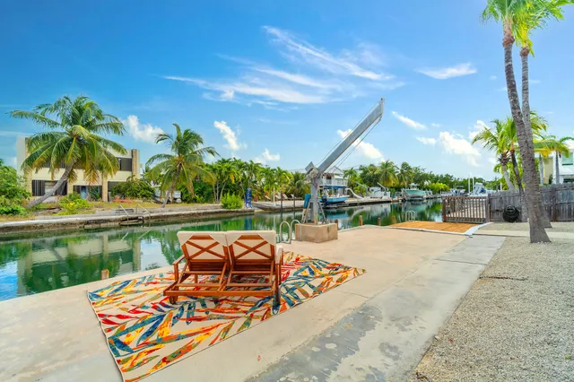 a view of a livingroom with a fireplace