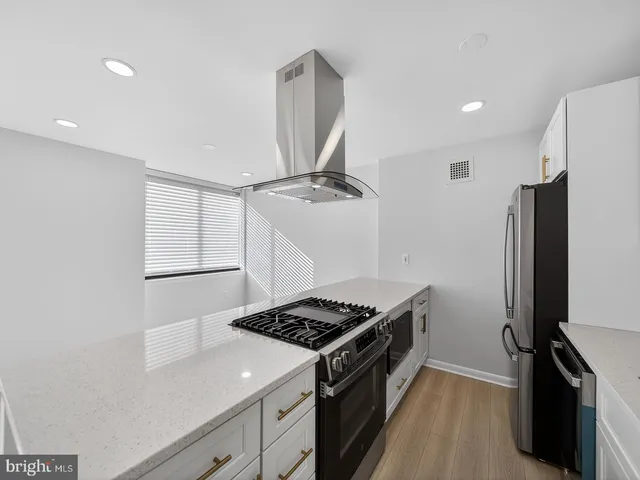 $325,000 | 4390 Lorcom Lane, Unit 410, Arlington, VA 22207