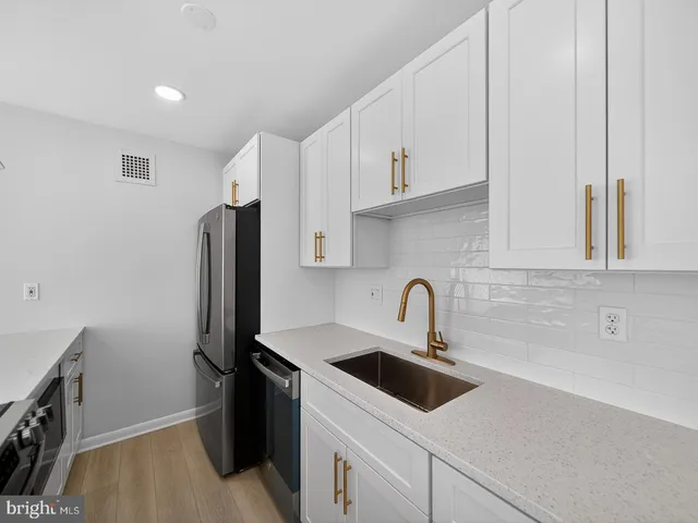 $325,000 | 4390 Lorcom Lane, Unit 410, Arlington, VA 22207