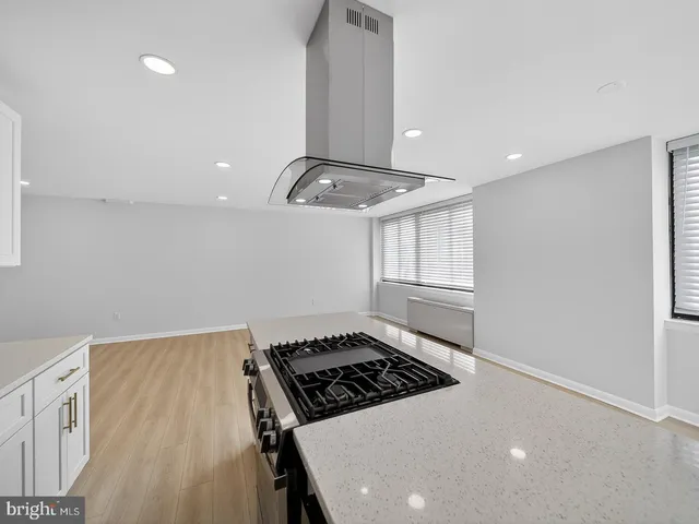 $325,000 | 4390 Lorcom Lane, Unit 410, Arlington, VA 22207