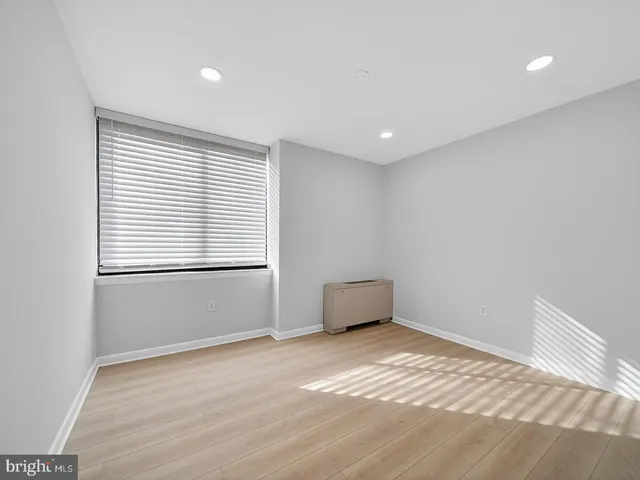 $325,000 | 4390 Lorcom Lane, Unit 410, Arlington, VA 22207