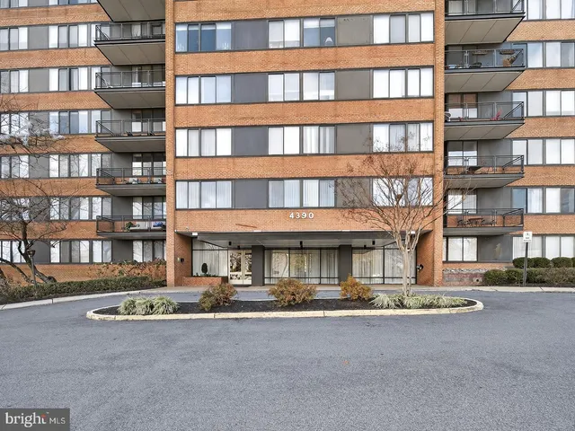 $325,000 | 4390 Lorcom Lane, Unit 410, Arlington, VA 22207