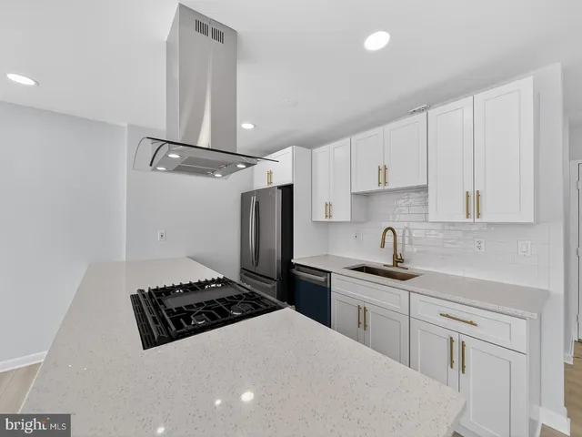 $325,000 | 4390 Lorcom Lane, Unit 410, Arlington, VA 22207