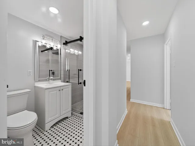 $325,000 | 4390 Lorcom Lane, Unit 410, Arlington, VA 22207