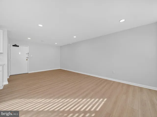 $325,000 | 4390 Lorcom Lane, Unit 410, Arlington, VA 22207