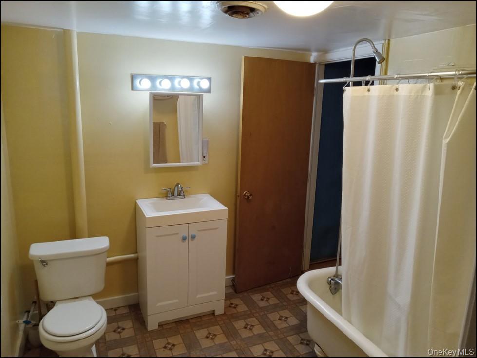 200 Manchester Road, Unit 3 Poughkeepsie, NY 12603 - Photo 3 of 6 Bathroom