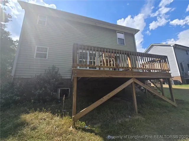 a view of an empty room with a ceiling fan