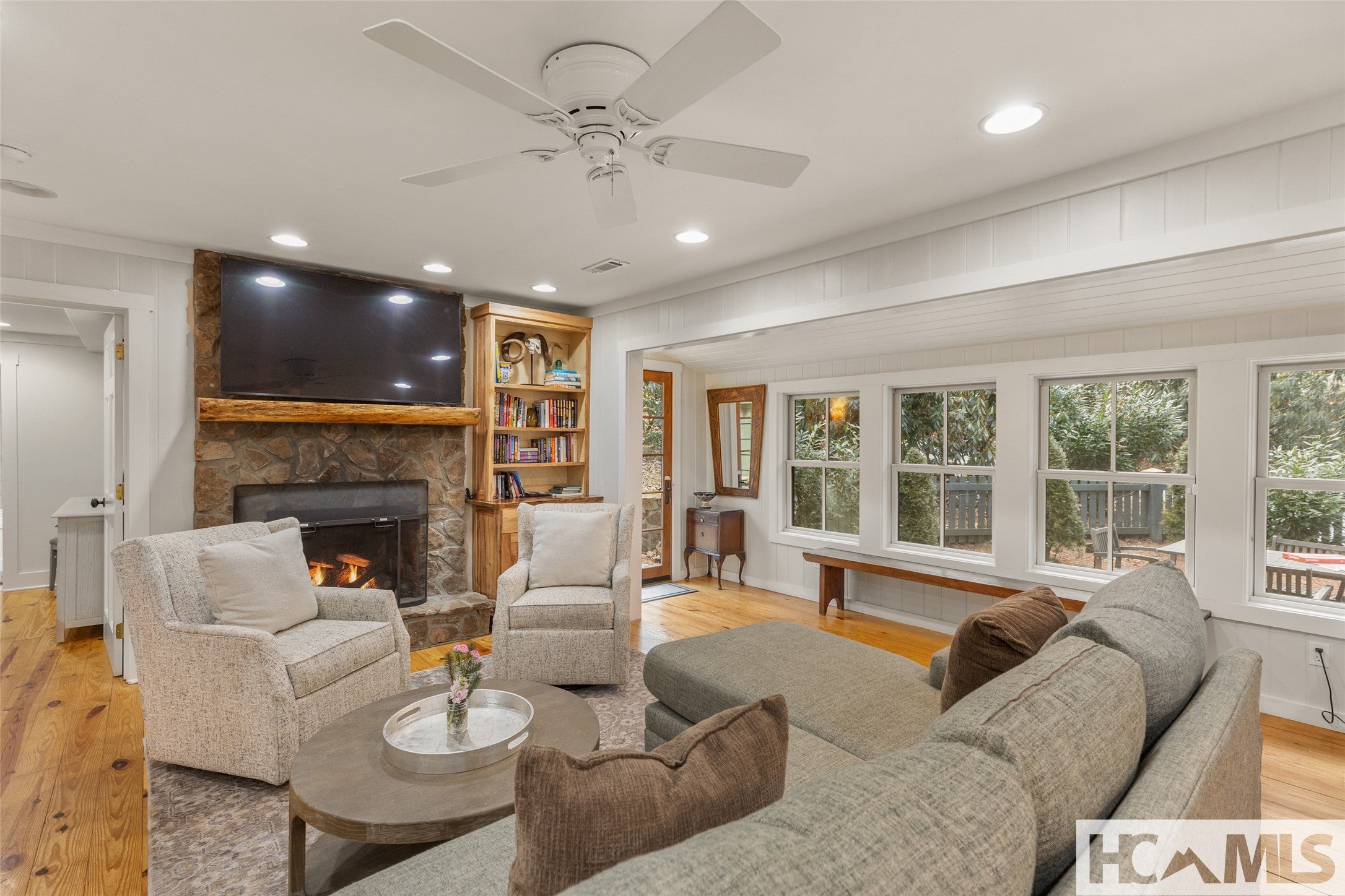 464 Franklin Road Highlands, NC 28741 - Photo 11 of 47 Living room