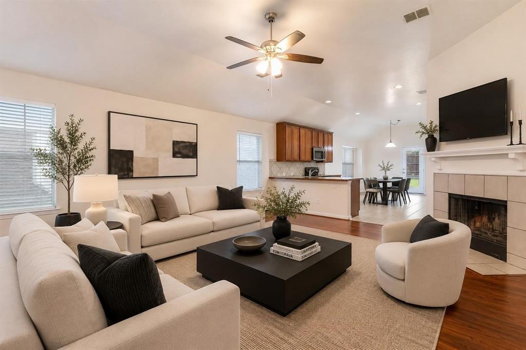 14045 Rodeo Daze Drive Fort Worth, TX 76052 - Photo 2 of 38