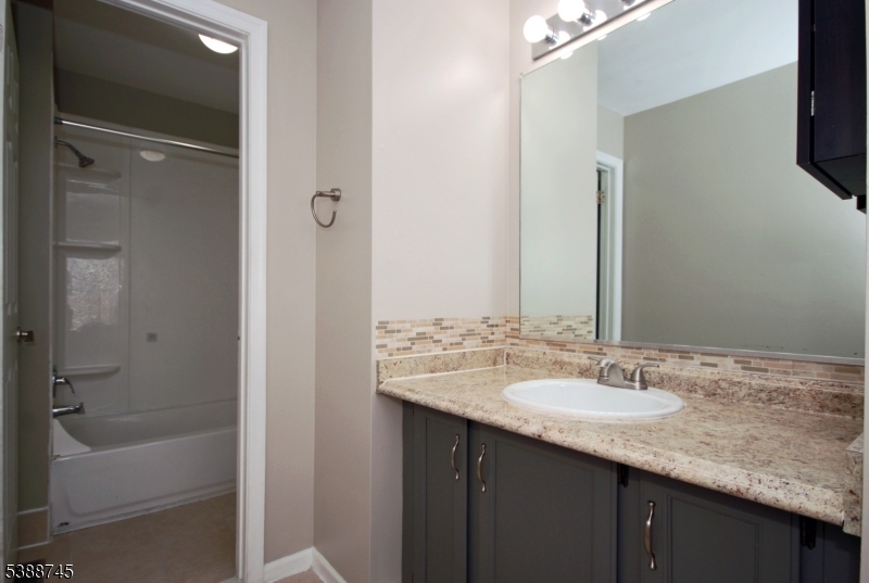 25 Stevens Court Bedminster, NJ 07921 - Photo 22 of 30