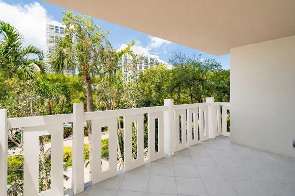 $1,325,000 | 1121 Crandon Boulevard, Unit F206, Key Biscayne, FL 33149