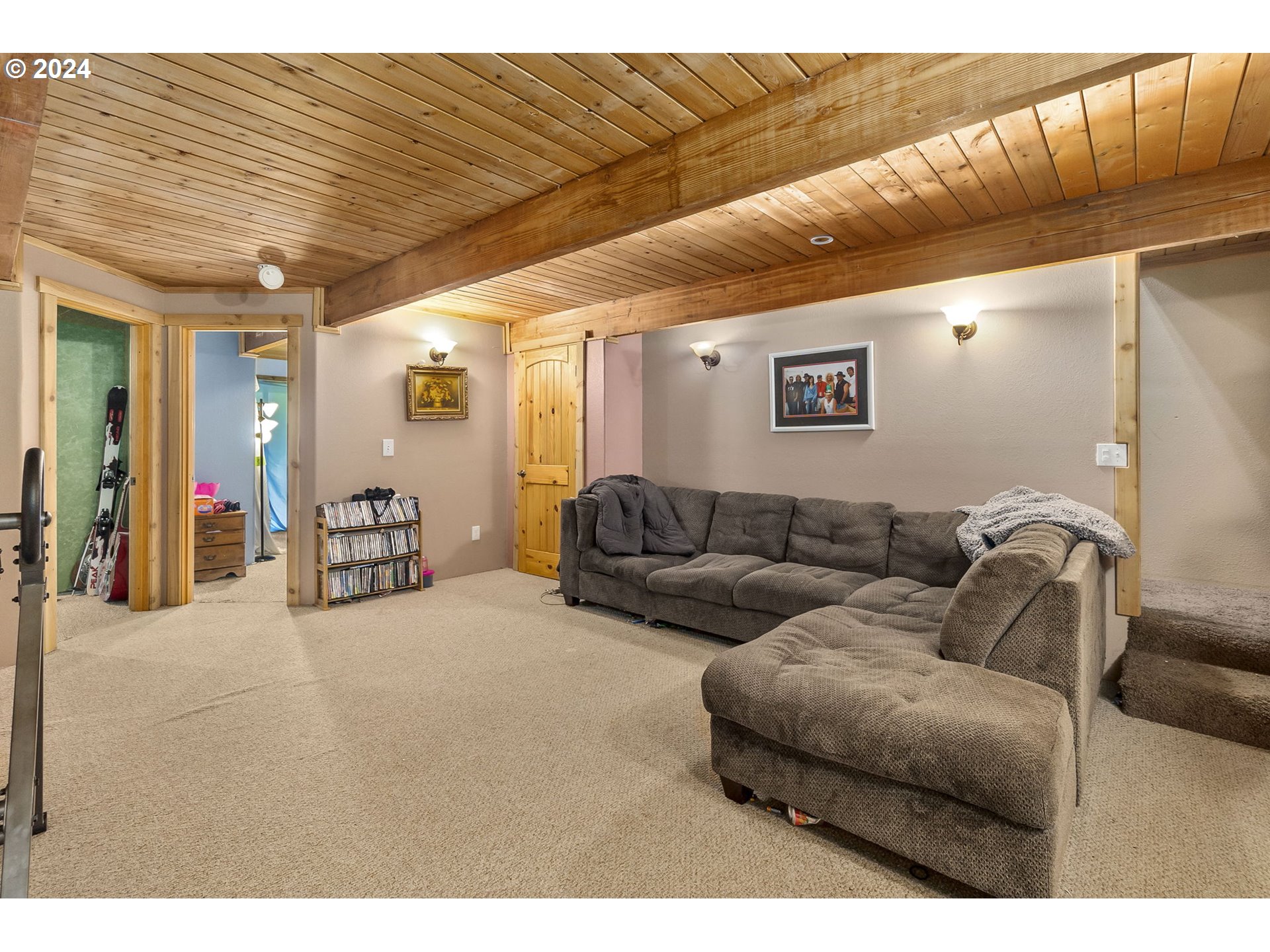 592 Nevil Road Winlock, WA 98596 - Photo 18 of 40 a living room with furniture