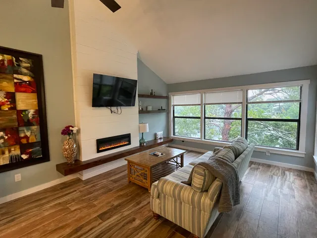 $2,400 | 300 Yacht Club Drive, Unit 18, Niceville, FL 32578