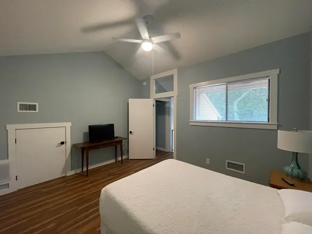 $2,400 | 300 Yacht Club Drive, Unit 18, Niceville, FL 32578