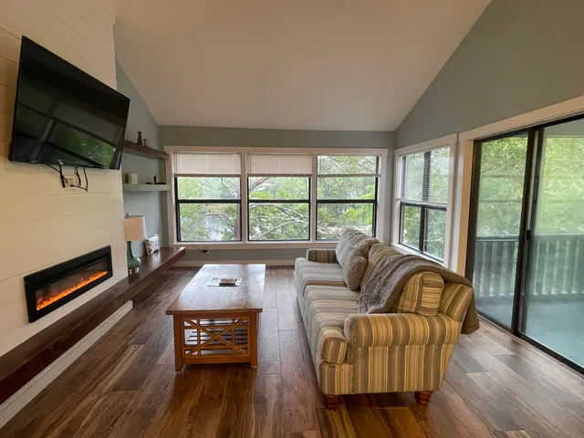 $2,400 | 300 Yacht Club Drive, Unit 18, Niceville, FL 32578