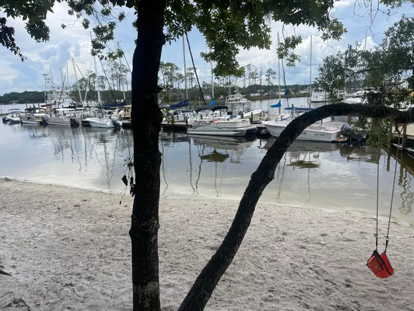 $1,995 | 300 Yacht Club Drive, Unit 18, Niceville, FL 32578