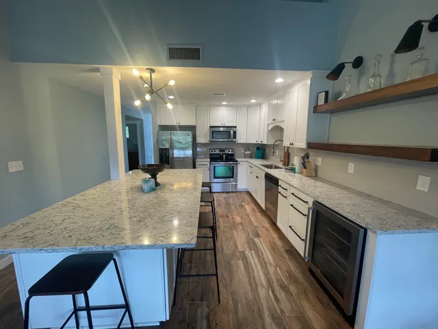 $2,400 | 300 Yacht Club Drive, Unit 18, Niceville, FL 32578