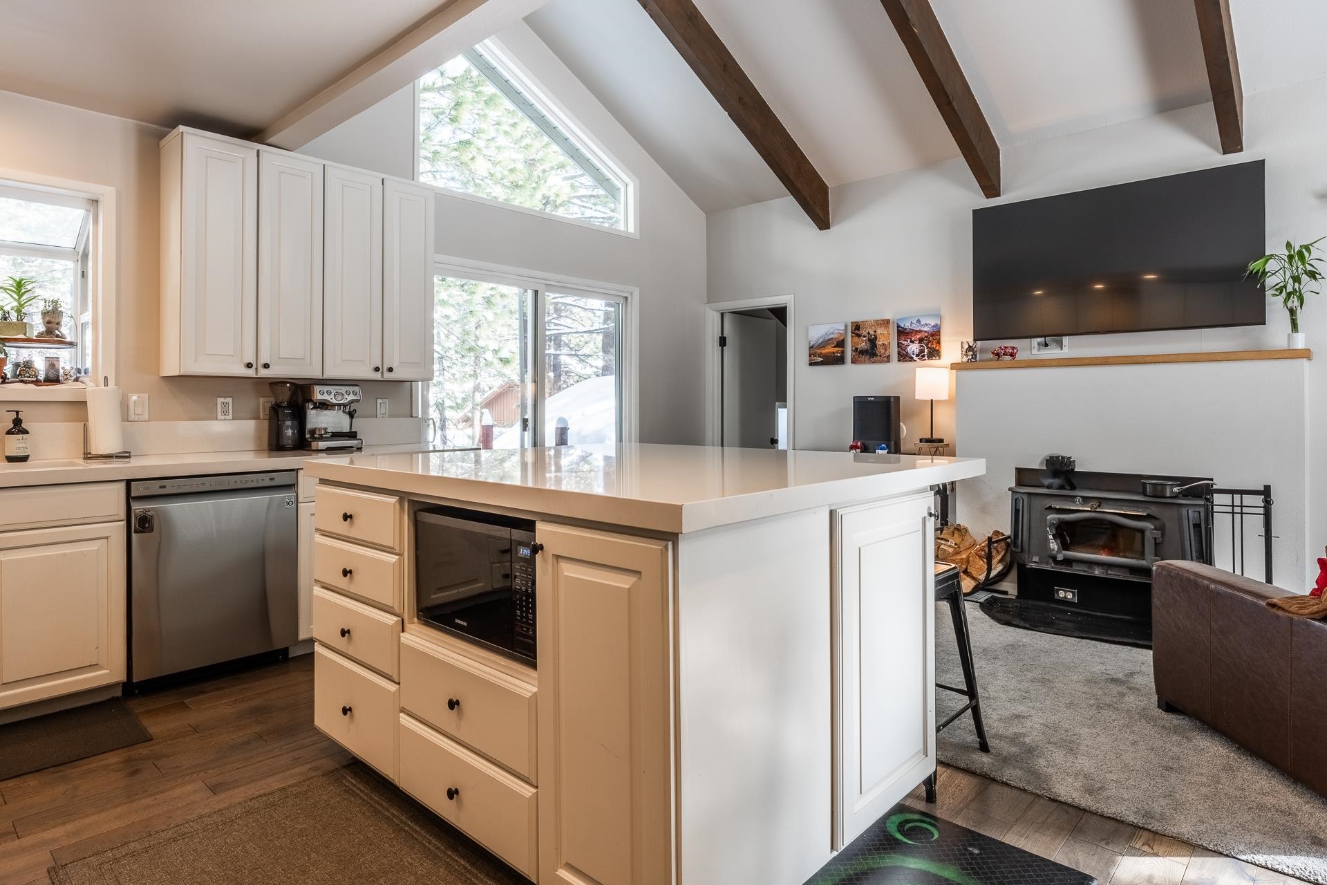69 Hidden Valley Road Mammoth Lakes, CA 93546 - Photo 4 of 41 Gallery Image 4