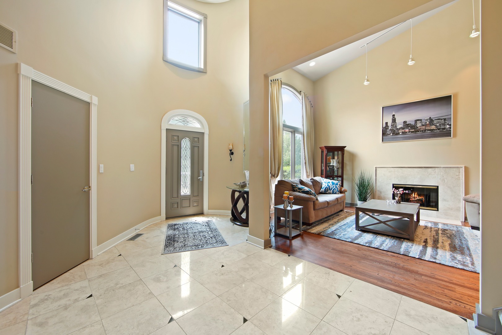 3140 Keystone Road Northbrook, IL 60062 - Photo 5 of 21 a living room with furniture and a fireplace