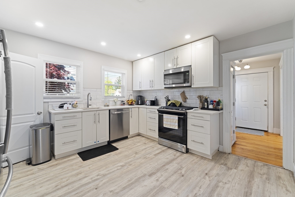 22 Frank Street Worcester, MA 01604 - Photo 9 of 37