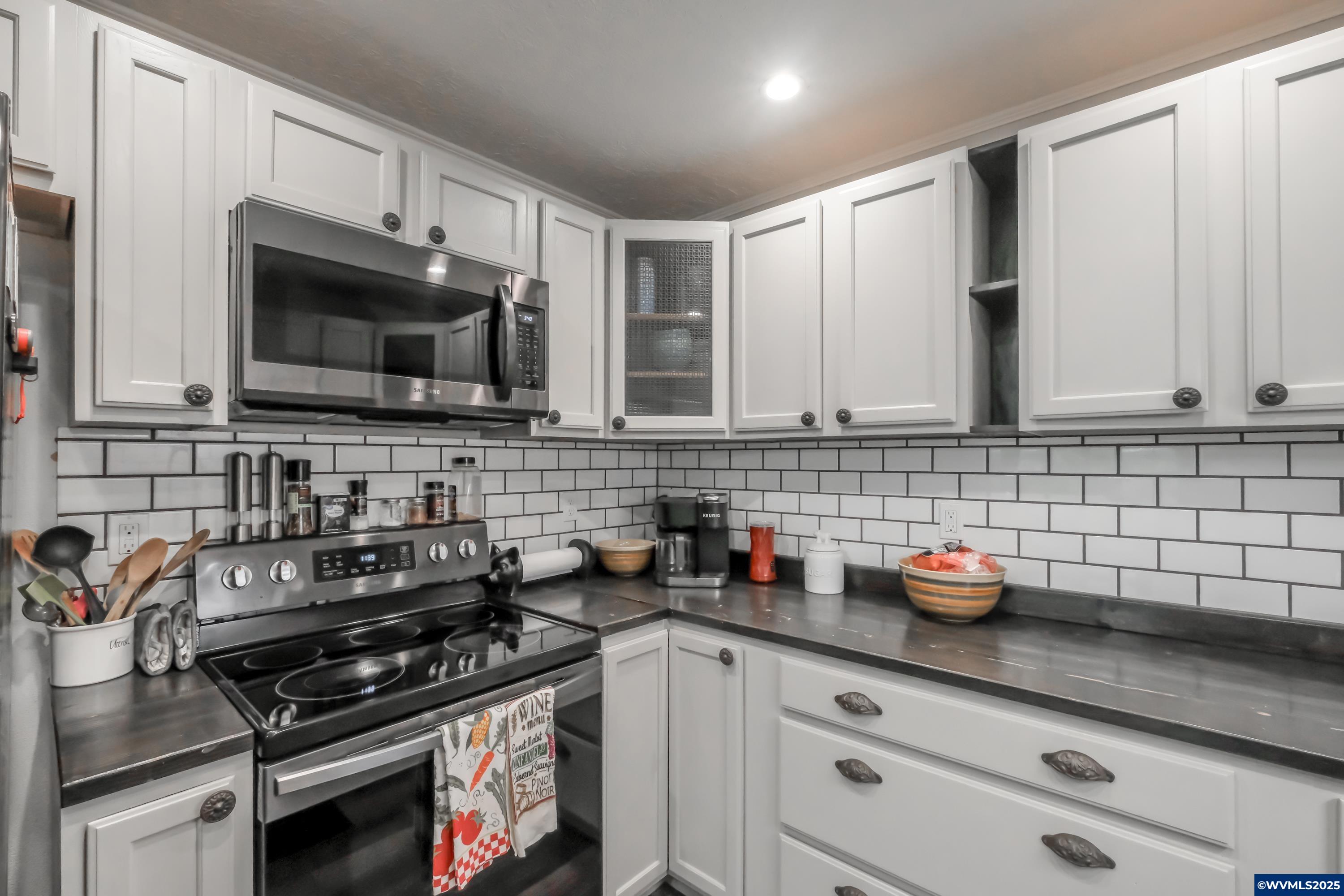 28508 Liberty Road Sweet Home, OR 97386 - Photo 11 of 47 Gallery Image 11