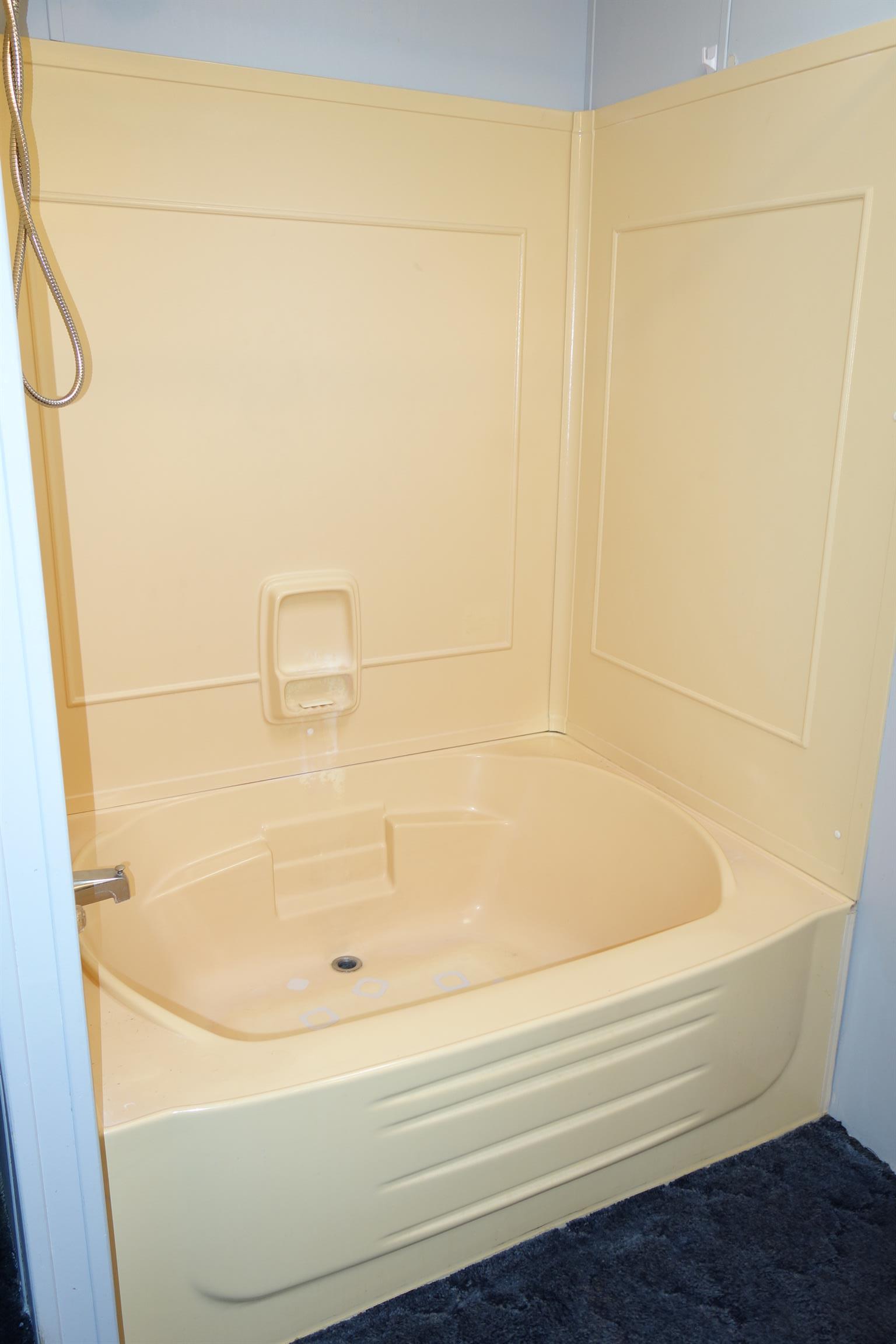 114 East Biggs Road Portland, TN 37148 - Photo 25 of 26 a bathroom with a bathtub