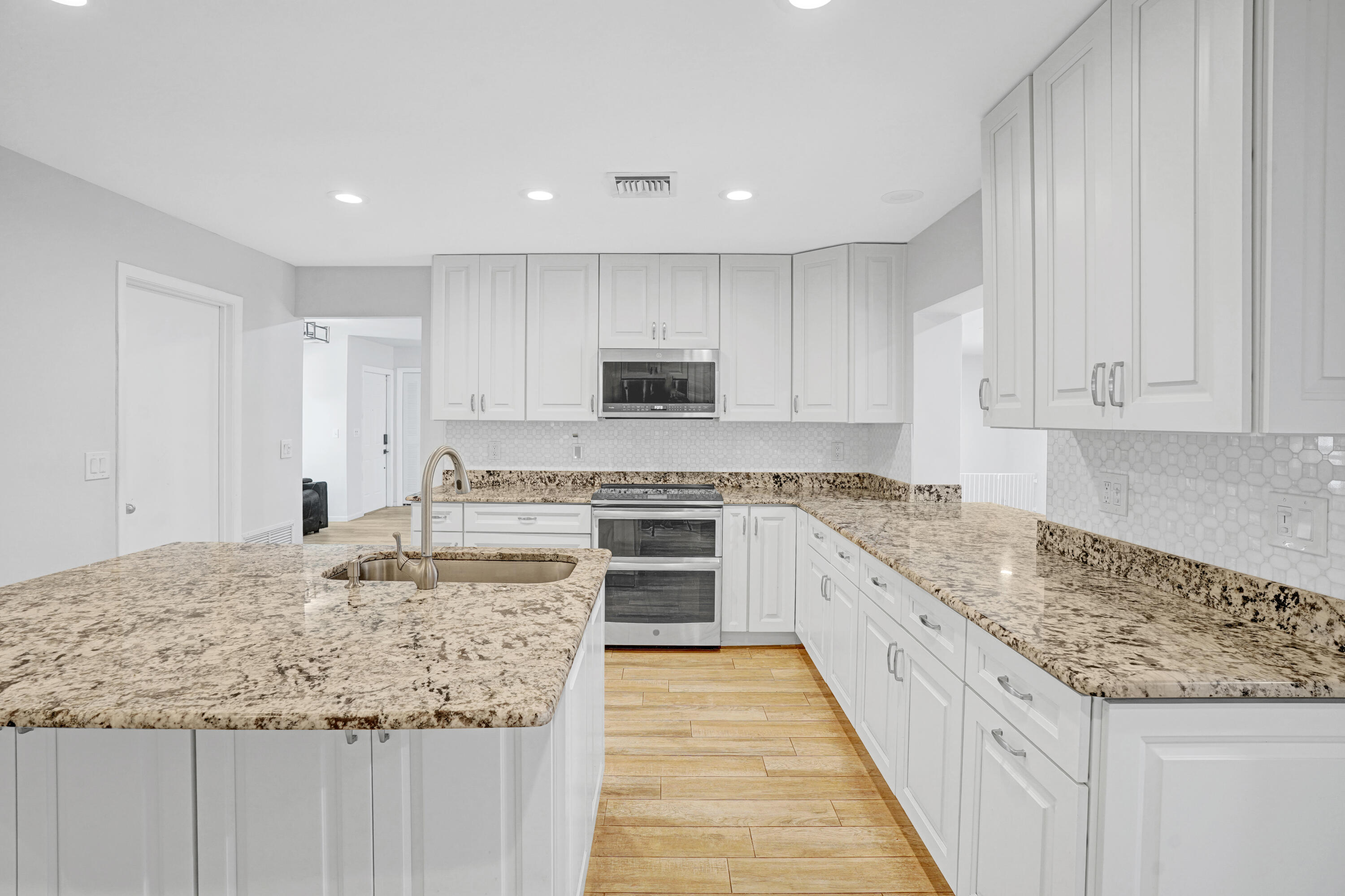 1826 Southeast Greendon Road Port St. Lucie, FL 34952 - Photo 9 of 38 Greendon-26