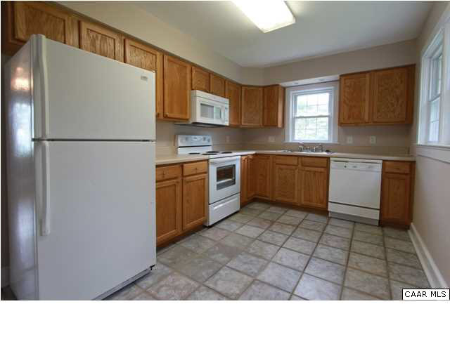 91 Childs Road Stanardsville, VA 22973 - Photo 5 of 17 Kitchen has plenty of cabinets!