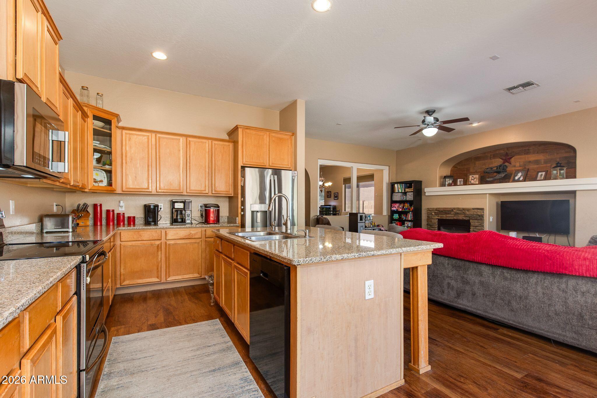 3002 West Sentinel Rock Road Phoenix, AZ 85086 - Photo 8 of 37 16-Sentinel Rock
