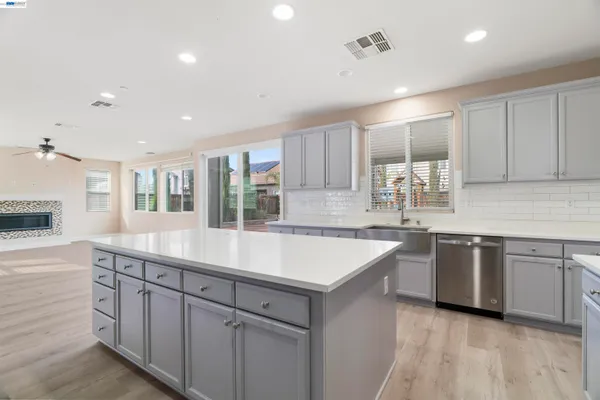 $940,000 | 967 Dainty Avenue, Brentwood, CA 94513