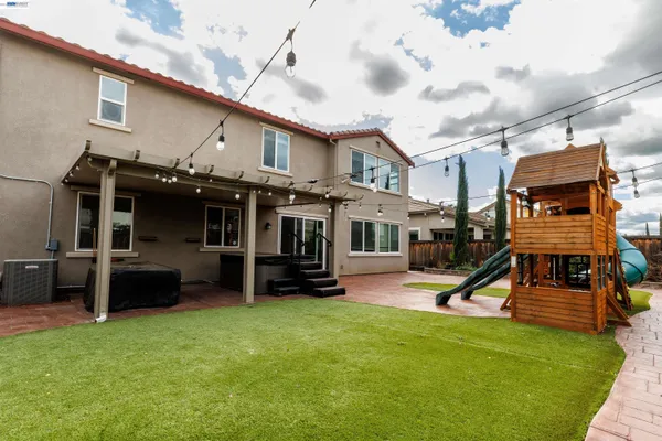 $940,000 | 967 Dainty Avenue, Brentwood, CA 94513